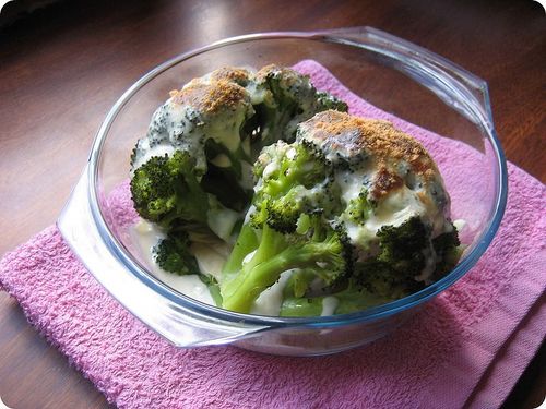 800px-Béchamel_and_Brocoli []