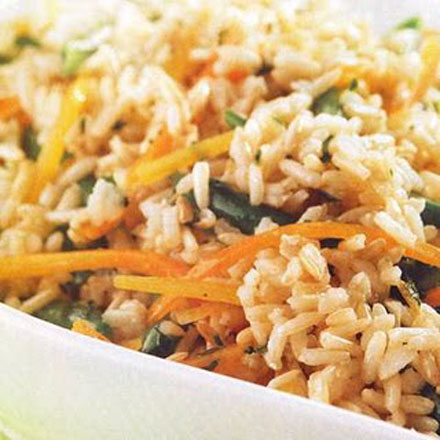 Arroz integral con salsa vegetal