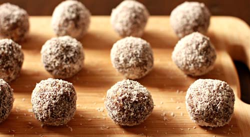 Trufas de dátiles, cacao y semillas